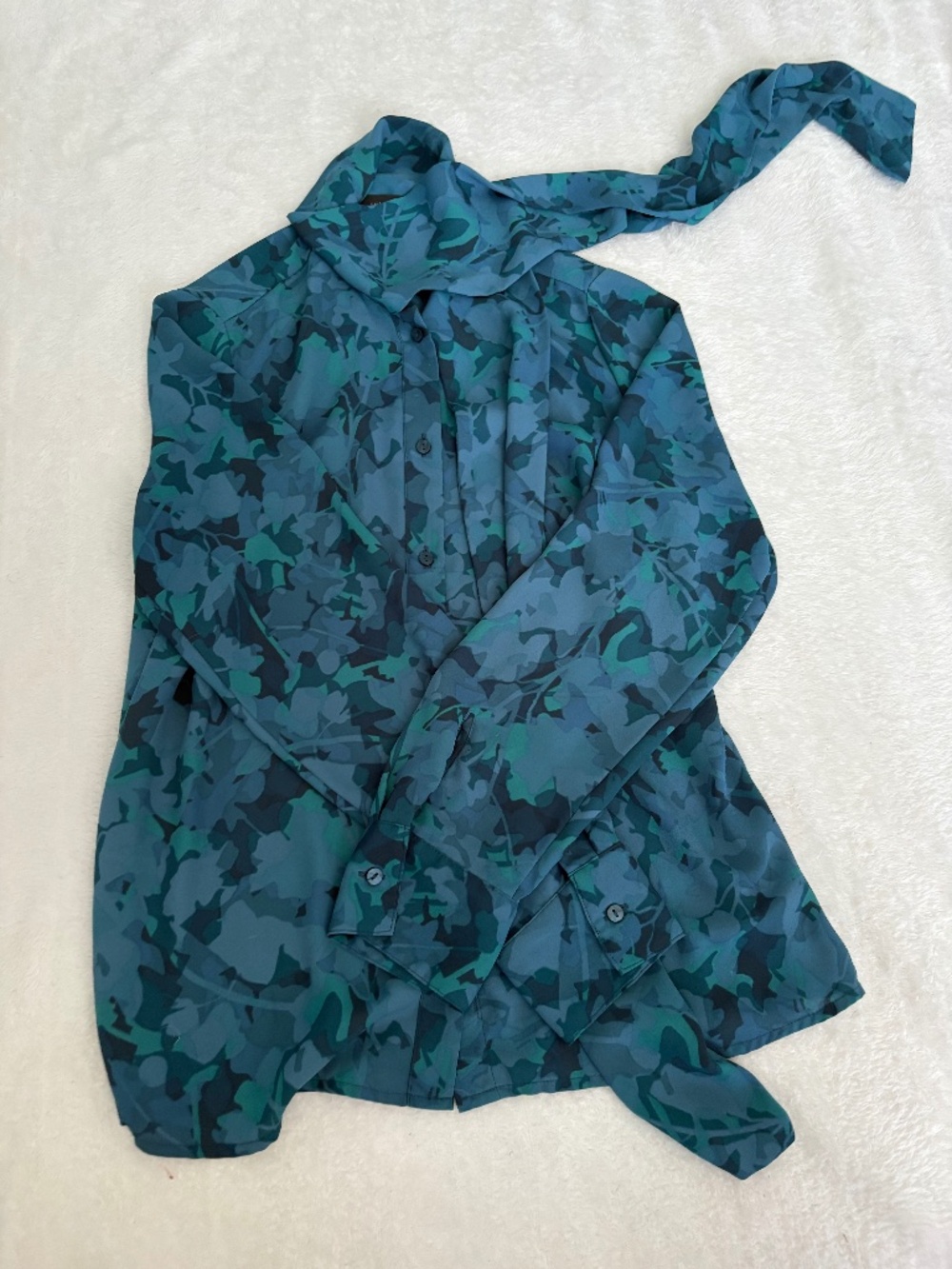 The Limited Blouse Women's XS Dark Blue button up long sleeve with neck tie